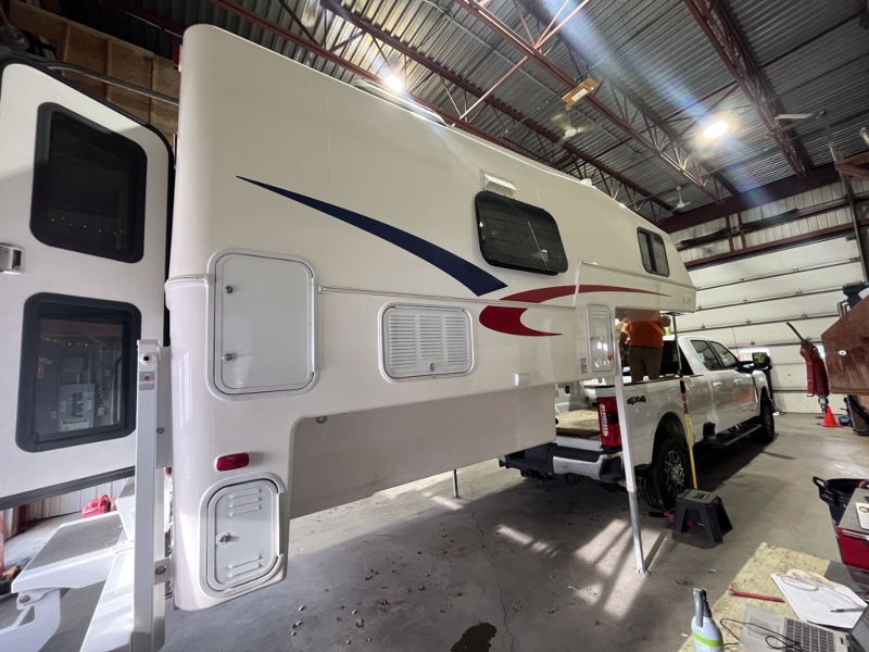 2023 Northern Lite 9’6" Sportsmen Plus Wet Bath TC_1