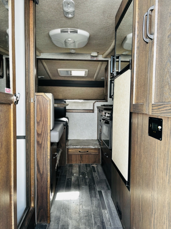 2023 Northern Lite 9’6" Sportsmen Plus Wet Bath_3